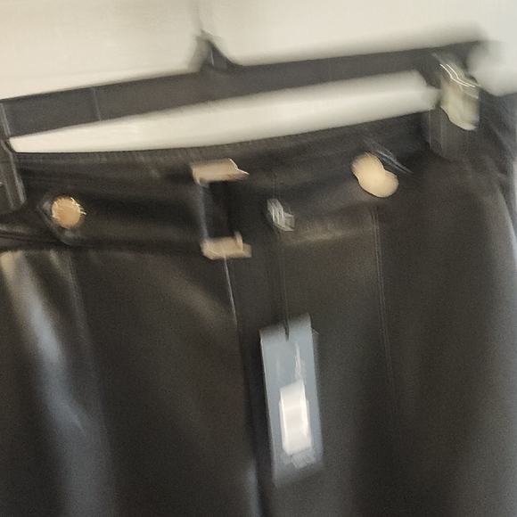 Elie Tahari Noir Faux Leather Belted Pants Size 6 - Picture 3 of 6